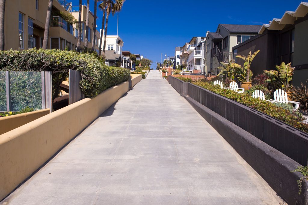 Manhattan Beach Houses and street